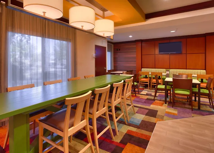 Hotel Fairfield & By Marriott